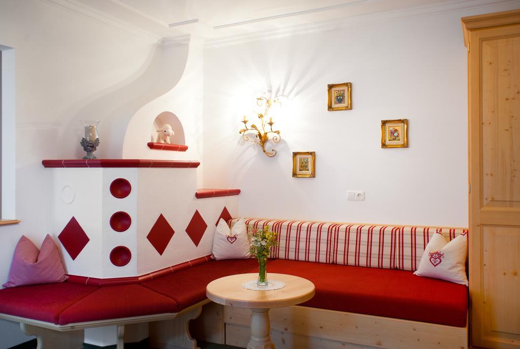 Ferienschloessl Harmonie Hotel Holzgau Szoba fotó