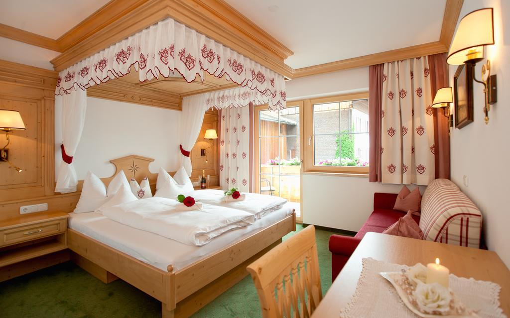 Ferienschloessl Harmonie Hotel Holzgau Szoba fotó