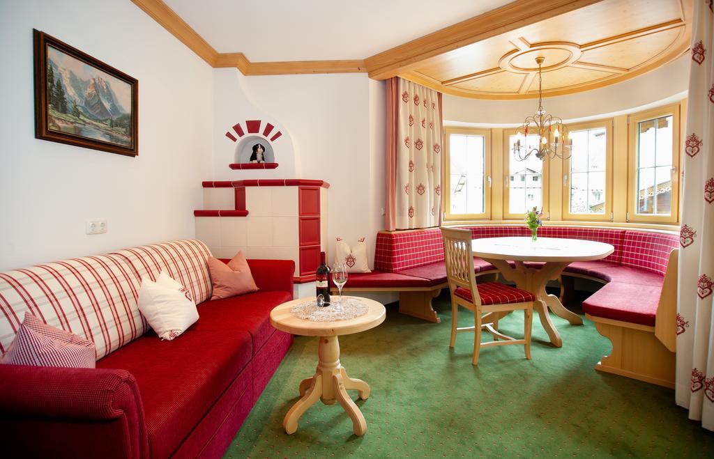 Ferienschloessl Harmonie Hotel Holzgau Szoba fotó